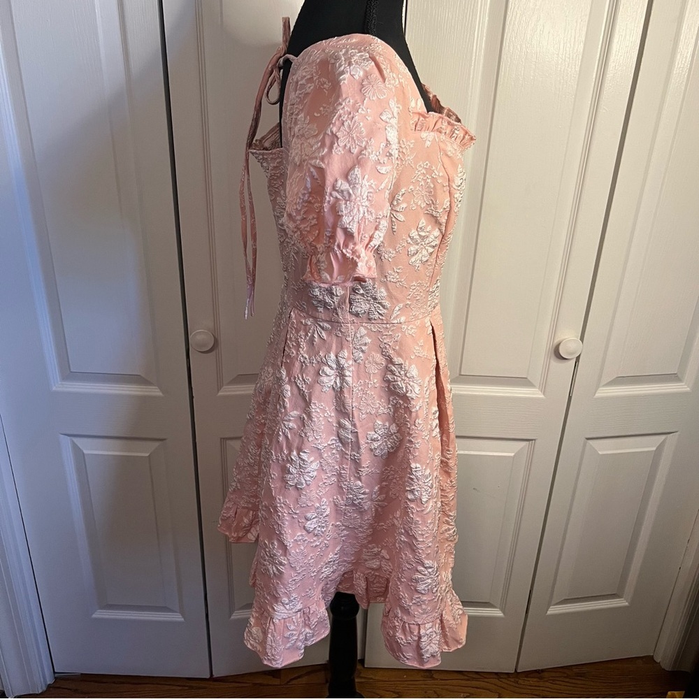 JJ's House Dress SZ L Pink White Embossed Floral Midi Ruffle back Tie Coquette - Picture 6 of 8